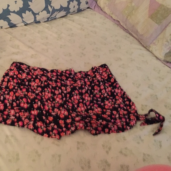 Floral twist tie shorts