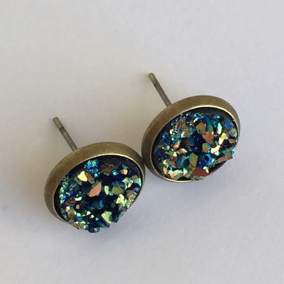 3 x $15 โจMermaid Green Earrings - Picture 3 of 4