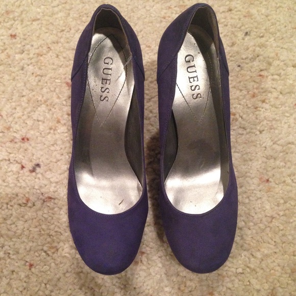 Blue suede Guess pumps