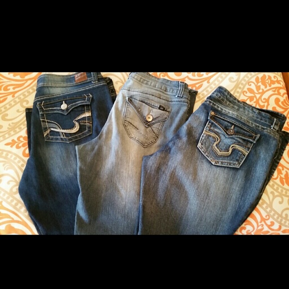 ??lot of 3 pr of jeans??