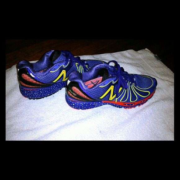 *SOLD* New Balance Size 8 Boston Marathon Sneakers