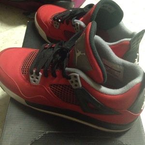 SOLD. 🌟Jordan Toros Retro.