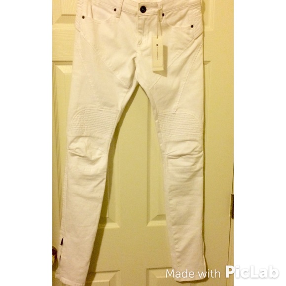 💥BCBG Maxazria  white denim jeans 💥