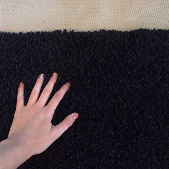 Black shagged RUG