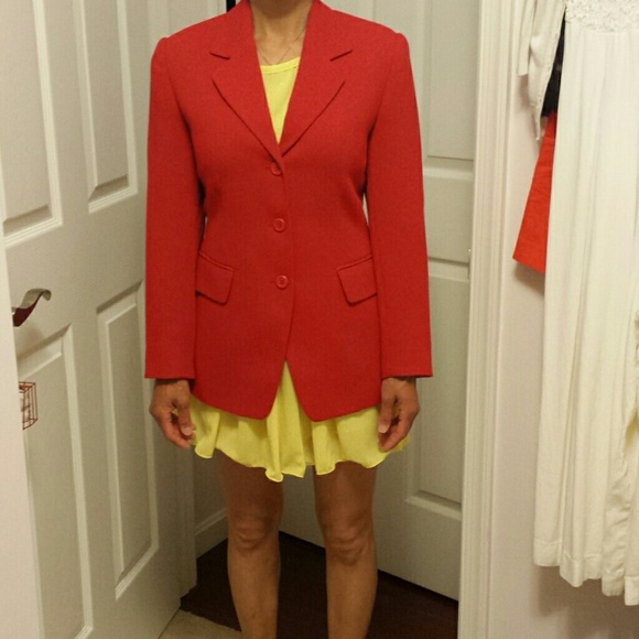 Red blazer. - Picture 3 of 5