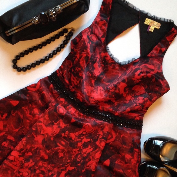 🎉HOST PICK🎉Princess Vera Wang Red Black Dress