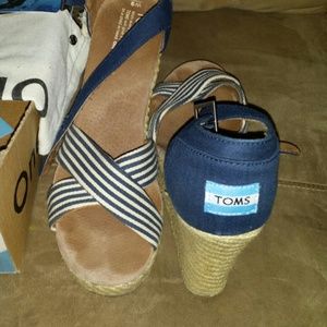 Toms wedge heels