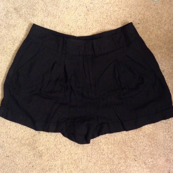 Black shorts with belt loop
