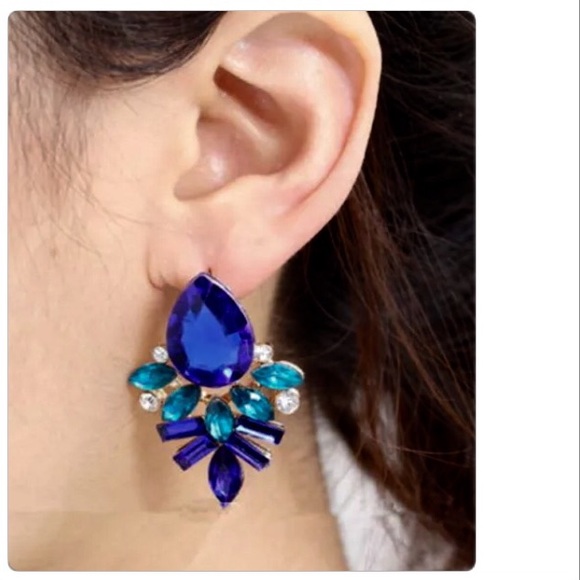 Jewelry - 💎💙Blue Bling Stud Earrings💙💎