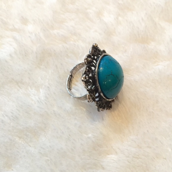 ๐BUNDLED๐ Cocktail Ring - Picture 3 of 4