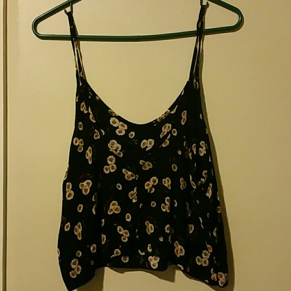 Brandy Melville daisy crop top - Picture 2 of 3