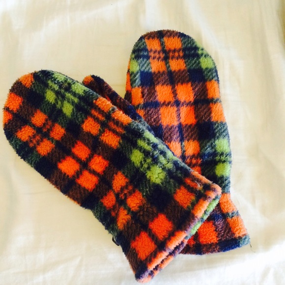 Plaid mittens - Picture 2 of 2