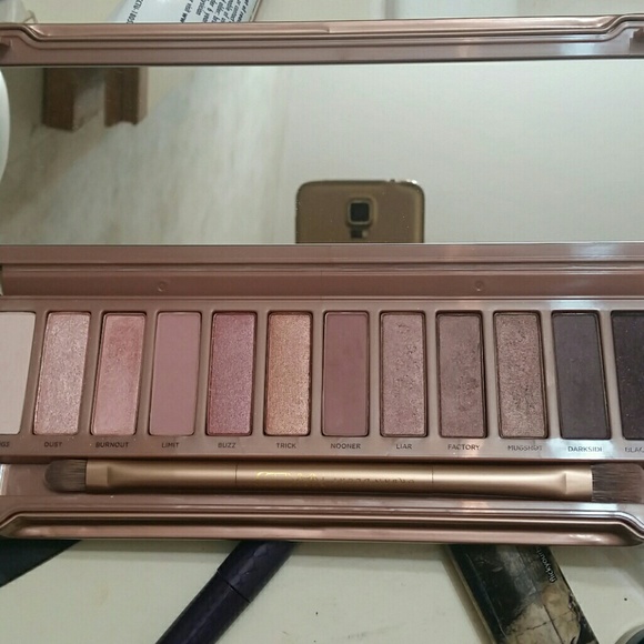 SOLD SOLD NEW Urban Decay Naked3 Palette - Picture 2 of 4