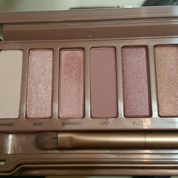 SOLD SOLD NEW Urban Decay Naked3 Palette - Picture 3 of 4