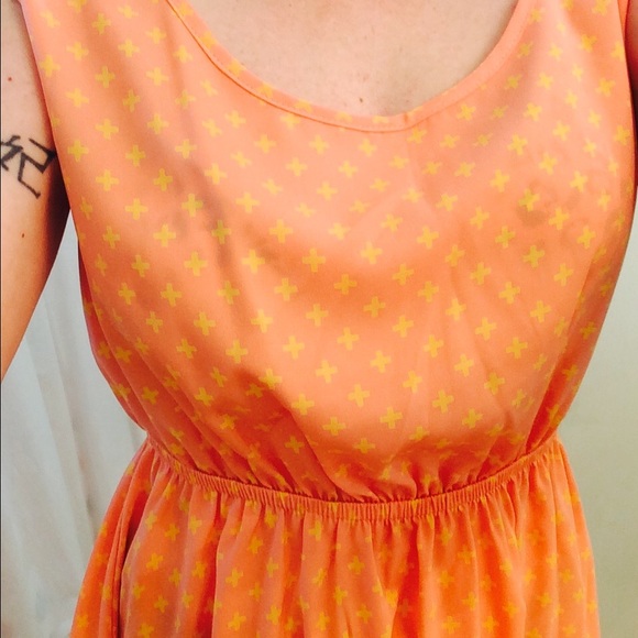 Cute peach dress - Picture 3 of 4