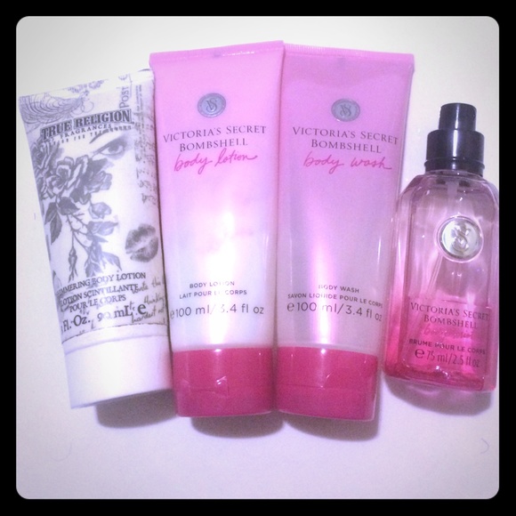 💖Victoria bundle + true Religion lotion!💖