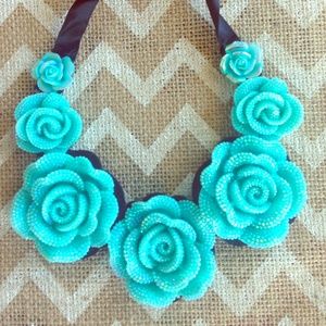 Mint rose rhinestone bling necklace ⭐️