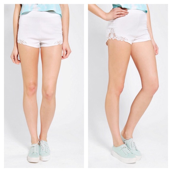 • black lace peek a boo highwaisted shorts •