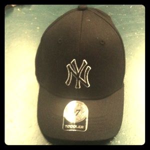 🚫sold in bundle🚫Official NY yankee's toddler cap