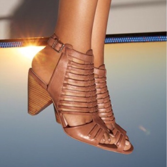 SEARCHING for these in size 6.5. VC EFFEL heels