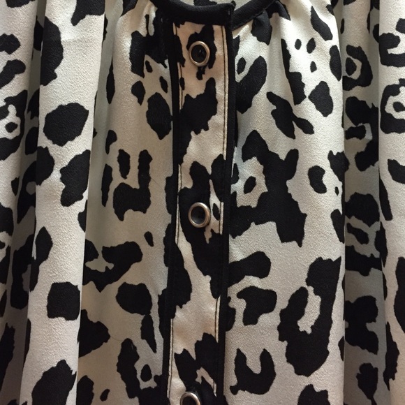 🎉SOLD🎉 EXPRESS BLOUSE • SMALL • NWOT - Picture 3 of 4