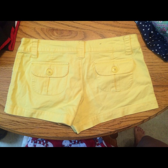 Yellow shorts - Picture 3 of 3