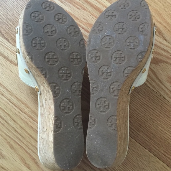SOLD Tory Burch sz 8 cream patent leather and gold - Picture 2 of 4