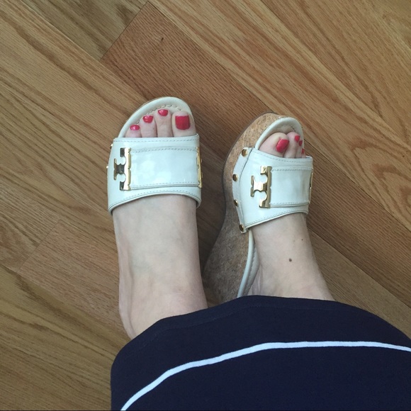 SOLD Tory Burch sz 8 cream patent leather and gold - Picture 4 of 4