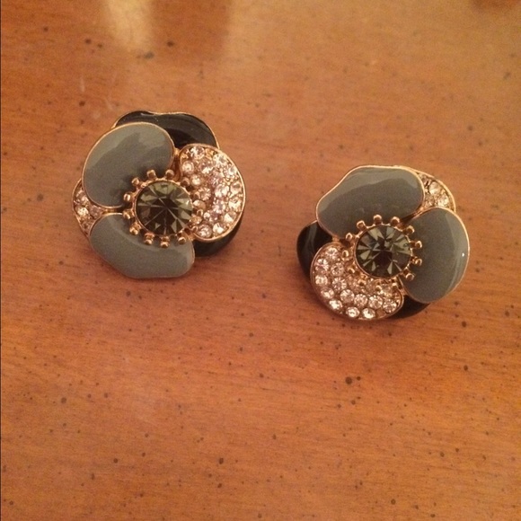 Flower ear ring
