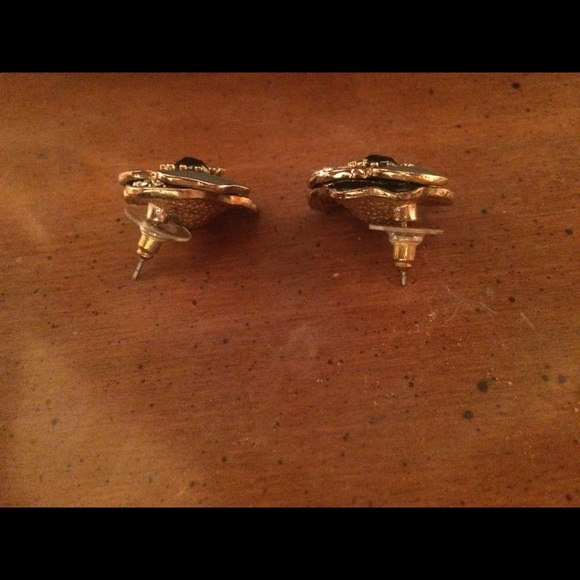 Flower ear ring - Picture 2 of 2