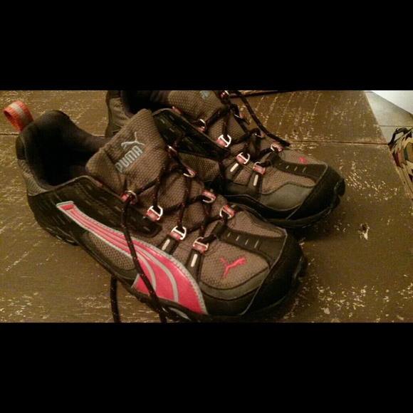 Woman's Puma sneakers