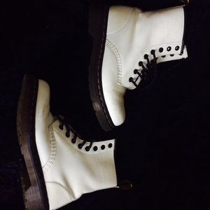 White dr martens