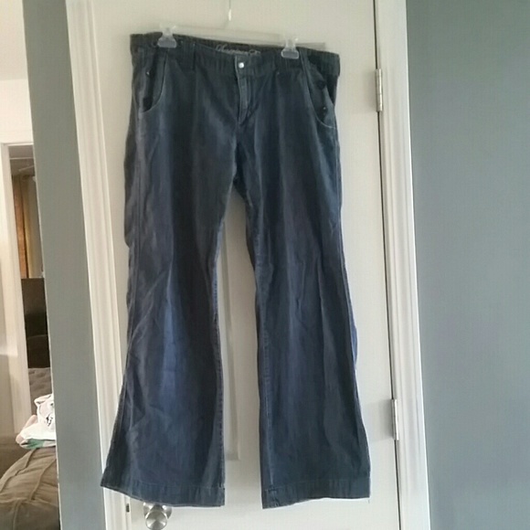 Adorable American Eagle jeans