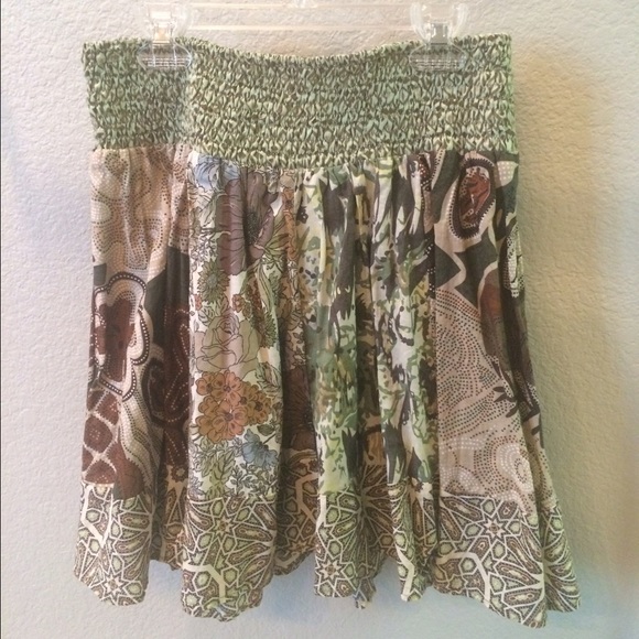 ***Like New Floral Skirt Size M***