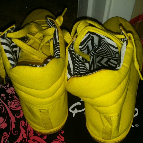 Yellow kicks - Picture 3 of 3