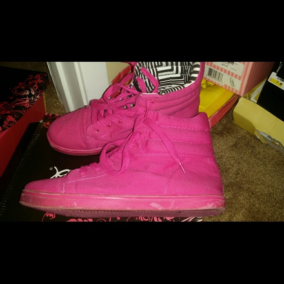 Pink keep kicks - Picture 2 of 3