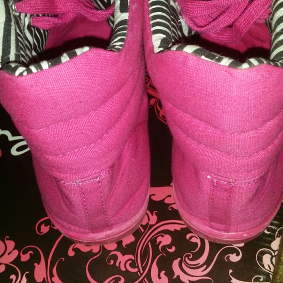 Pink keep kicks - Picture 3 of 3