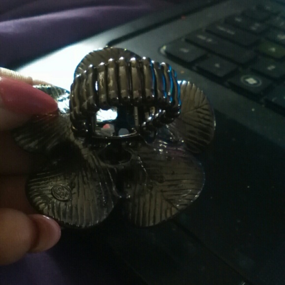 Flower ring - Picture 3 of 4