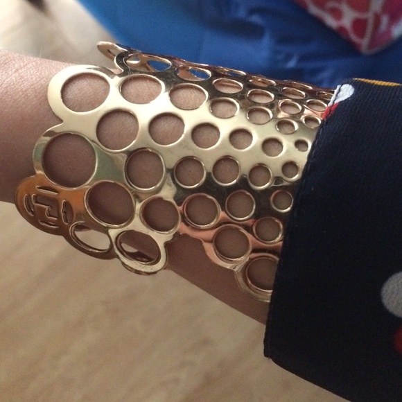 Gold cuff - Picture 3 of 3