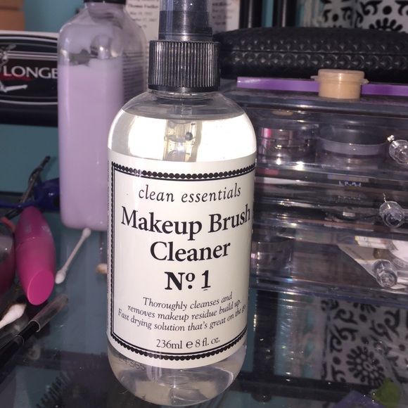 Makeup brush cleaner