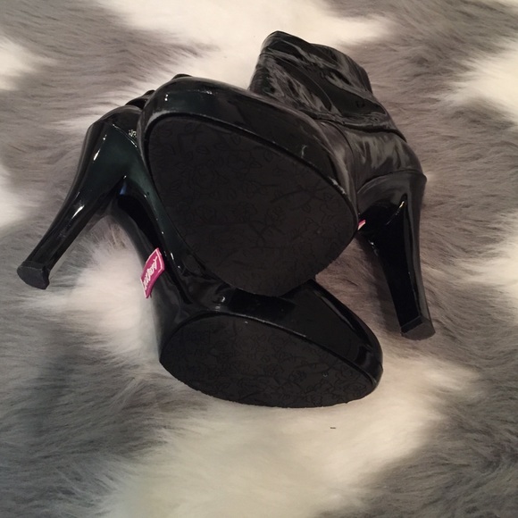 Betsey Johnson Ankle Boots Patent Leather - Picture 3 of 4