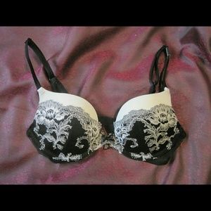 Black and white lace push up bra 32b