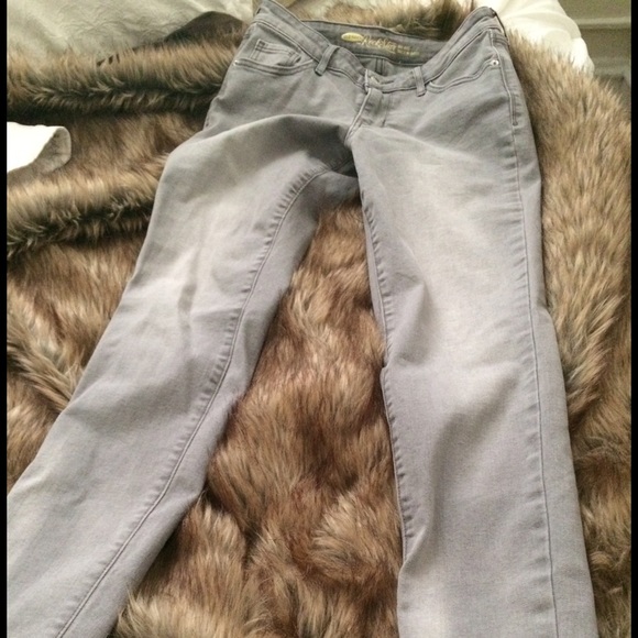 Great pair of grey jeans. Worn once!