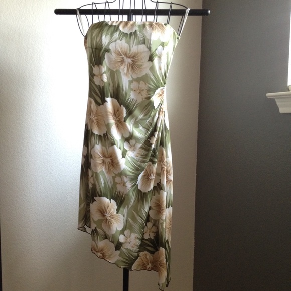 ✅ DONATED ✅ Strapless summer dress