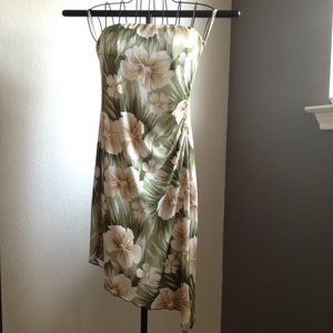 ✅ DONATED ✅ Strapless summer dress