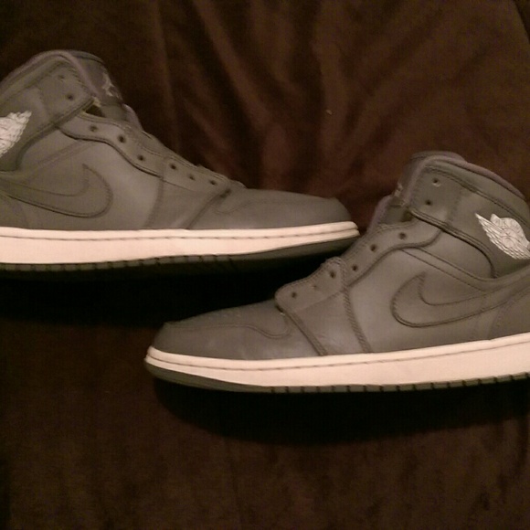 Air Jordan 1s cool grey size 9.5 vnds - Picture 1 of 4