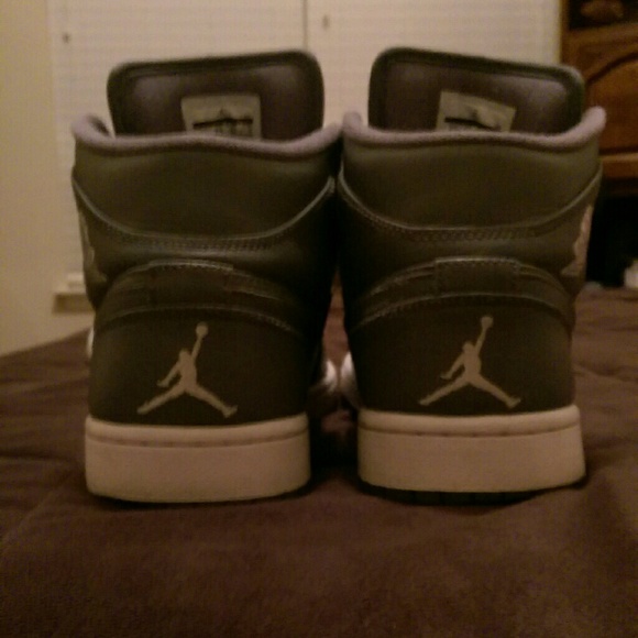 Air Jordan 1s cool grey size 9.5 vnds - Picture 2 of 4