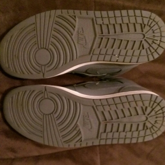 Air Jordan 1s cool grey size 9.5 vnds - Picture 4 of 4