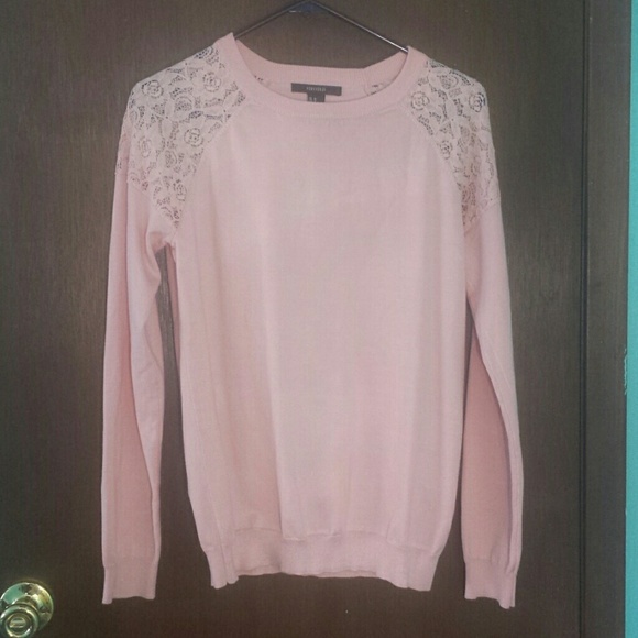 Adorable forever 21 light pink shirt