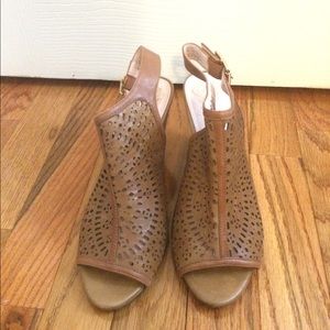Vince Camuto cone shape heela